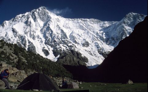 Rupalská stěna Nanga Parbatu vysoká 4600 m je nejvyšší horskou stěnou světa.