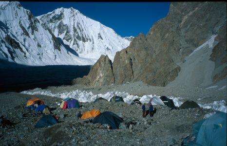 Base Camp pod K2