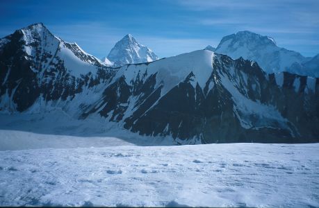K2 a Broad Peak ze sedla Gondokhoro