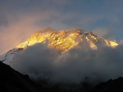 Hra světla, stínů a mraků na Makalu