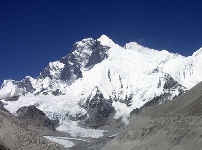 Mount Everest a Lhotse z údolí Barun