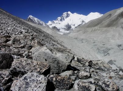 Stoupáme na East Col