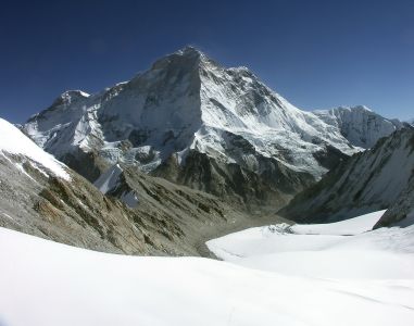 Západní i jižní stěna Makalu v plné kráse