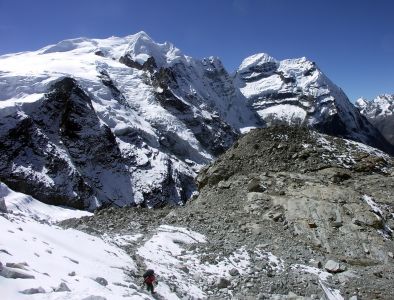 Pohled na Mera Peak ze sestupu z Mera La