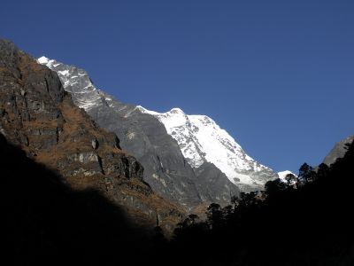 Mera Peak z údolí Hinku