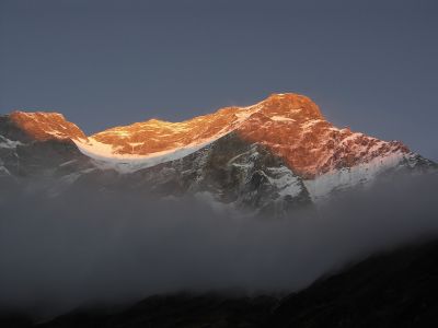 Západ slunce v západní stěně Dhaulagiri