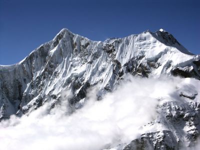 Neustále měnící se pohledy na Tukuche Peak.