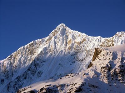 Neustále měnící se pohledy na Tukuche Peak.