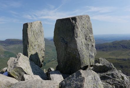 Skály Adam a Eva na vrchole Tryfanu