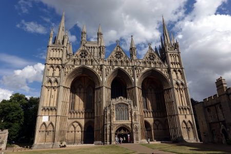 Peterborough - nejkrásnější portál katedrály v Anglii