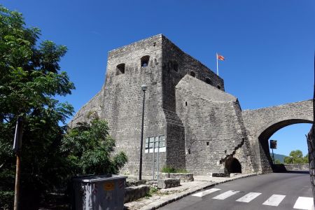 V Herceg Novi jsou tři pevnosti - u moře je Forte Mare