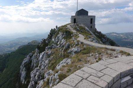 Mauzoleum Njegoše na vrchole Jezerského vrchu
