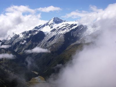 Mt.Aspiring – 3030 m Jediná 3tisícovka mimo oblast Mt. Cooku, převýšení od řeky West Matukituki 2500m