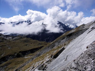 Na sedle jsme potkali Češku, která se v Queenstownu živila už 6. rok jako malířka pokojů, cestovala po horách i v Jižní Americe.