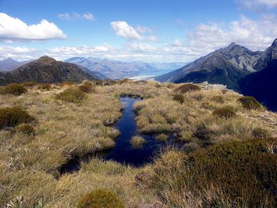 Sugar Loaf Pass – 1200 m, v pozadí Lake Wakatipu