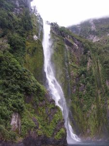 Po deštích byly vodopády v Milford Sound úžasné.