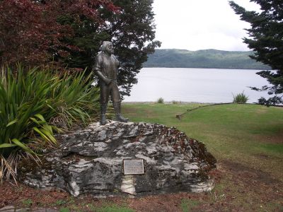 Quintin McPherson McKinnon, (1851–1892) – pův. Skot, na konci 19. stol. prošel několik treků po NZ a za nejkrásnější trek světa označil Milford track.