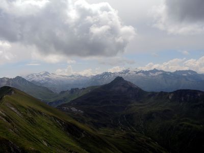 Na dohled už jsou Vysoké Taury - Hochalmspitze a Ankogel