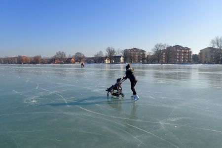  V Siófoku bruslí i maminky s kočárky