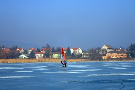 Ledový windsurfing