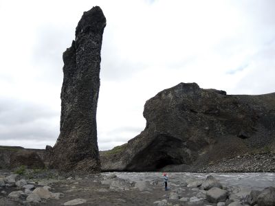 Úžasní lávová věž na břehu Jokulsá á Fjöllum 
