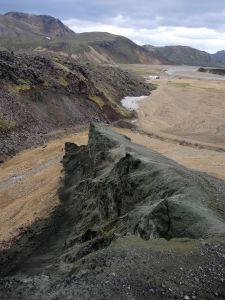 Vystupujeme na Bláhnjúkur (940 m)