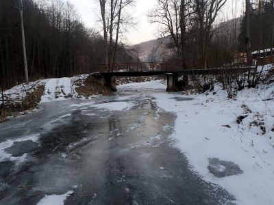 Pod Jívovou byla řeka na většině míst dobře bruslitelná, velký spád však pokračoval. 