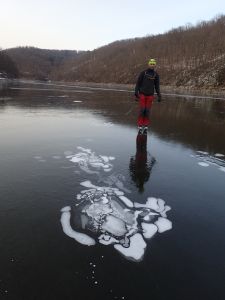 Známí pyromani by si tu upekli buřt.