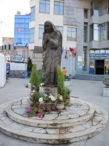 Shkodër - socha Matky Terezy