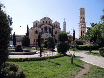 Shkodër - mešita a křesťanský kostel