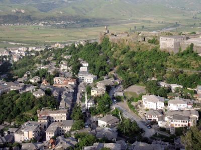 Gjirokastër - pevnost nad starým městem