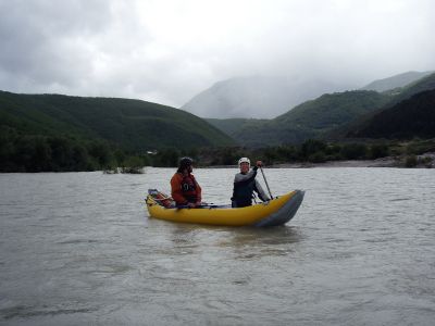 Valbona je za povodně velkou řekou.