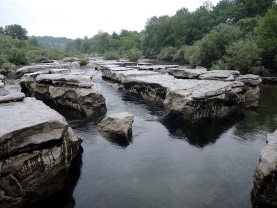 Před deštěm by se peřej Labyrint nedala jet.