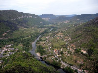 Pohled z Rocher de Capluc na Le Rozier