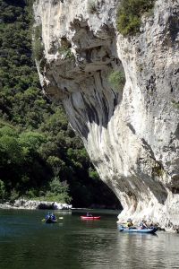 Pod převisy kaňonu Ardèche
