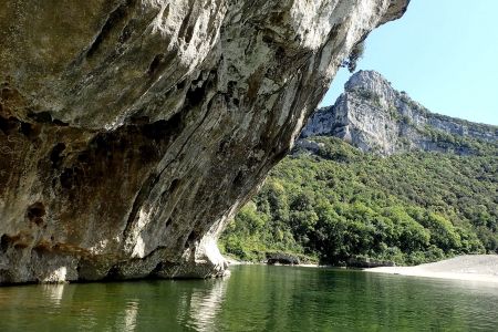 Pod převisy kaňonu Ardèche