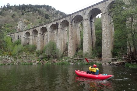 Na Allieru pod železničním viaduktem