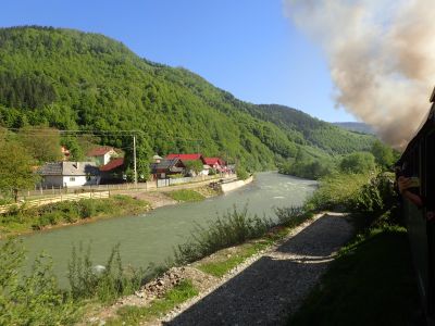 Pohled z vlaku na údolí Vaseru - Apy.