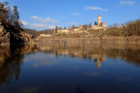 A konečně se odráží hrad v nádherném ledovém zrcadle.