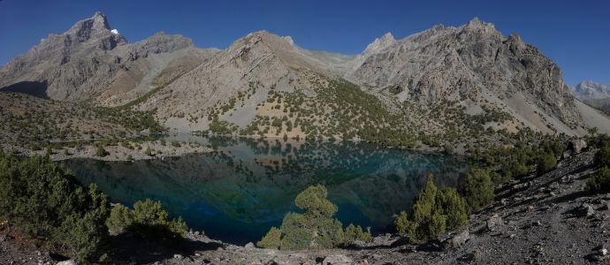 Panorama hor nad jezerem Alauddin