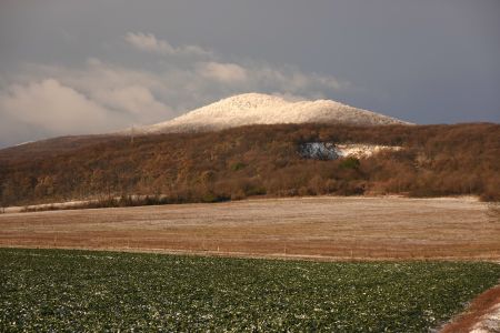 Mezi Smolenicí a Havraní skalou