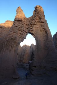 Minaret Arch - dalo nám velkou práci najit tuto skupinu obrovských skalních mostů.