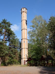 Zamčená rozhledna u odpočívadla