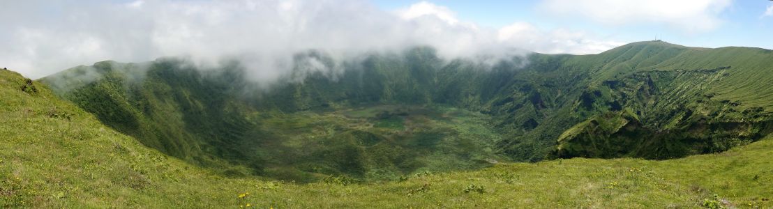 Panorama Caldeiry - několik minut jsme v mlze a za chvíli opět na slunci.
