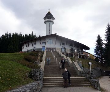 Celkový pohled na kostel