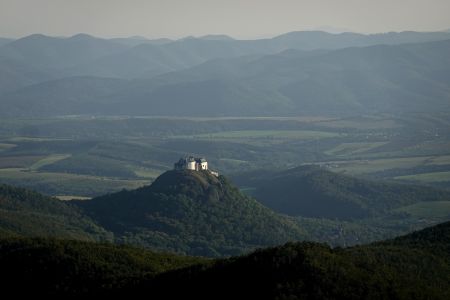 Vidíme již i hrad Füzér.
