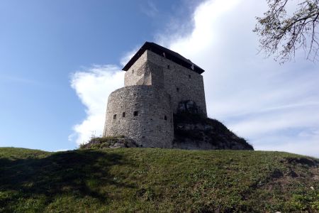 Věž hradu Regéc