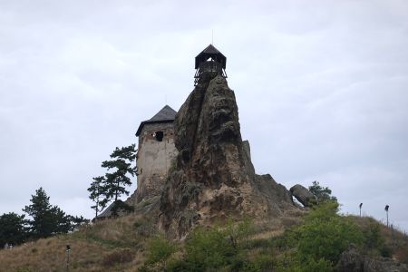 Hrad Boldogkő vára byl postaven na strmé skále.
