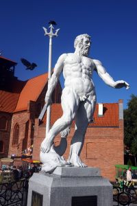 Neptun před muzeem