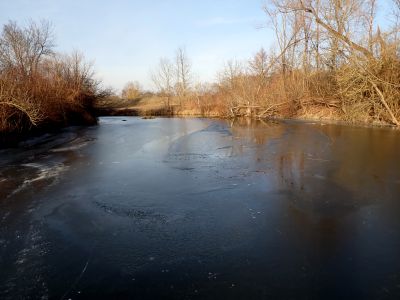 Za hrází je Nová Dyje, jízda tu končí.